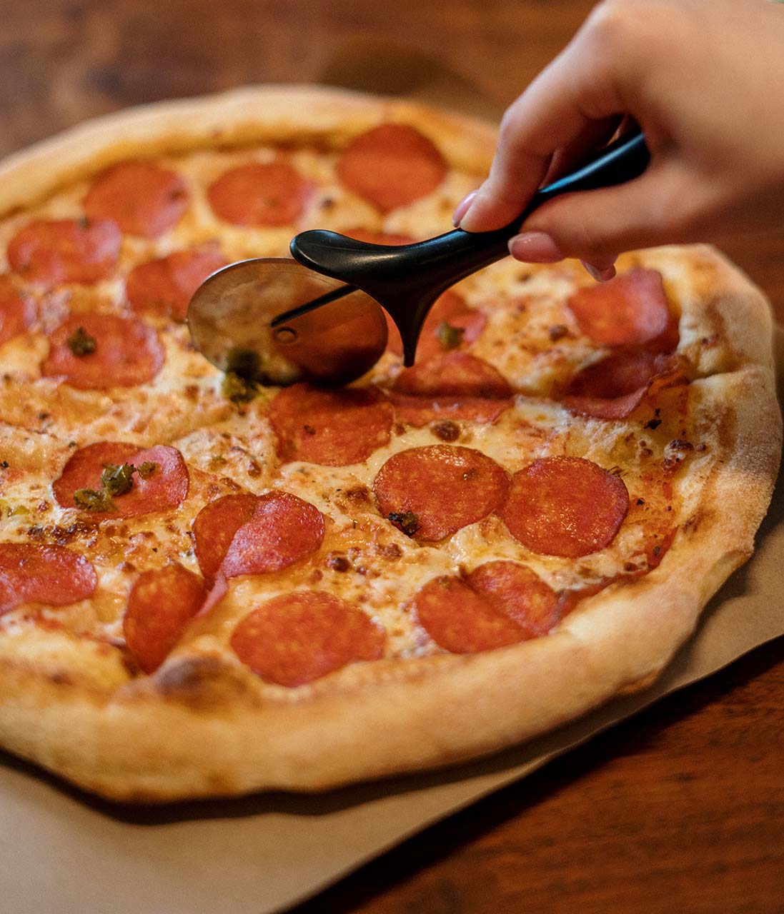 Pizza besig om gesny te word