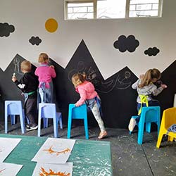 Kindertjies in kuns klas 